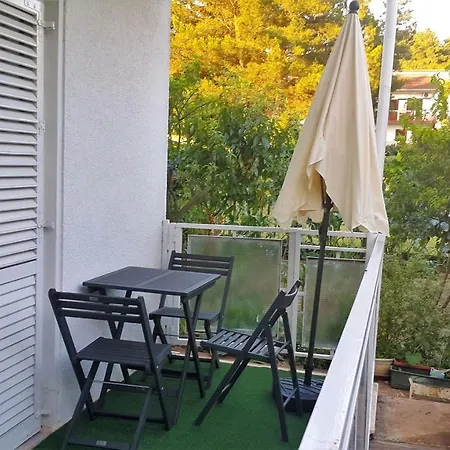Apartment The With Air Conditioned